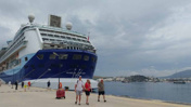 Kruvaziyer ilçeye geldi! Turistler tarihi yerleri gezmek için limandan ayrıldı