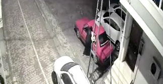 istanbul-avcilarda-otomobilden-20-bin-947785-281434.jpg