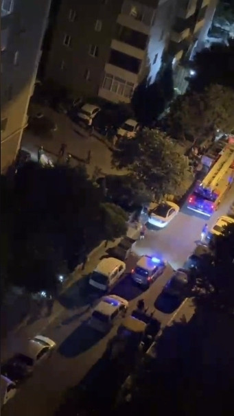 Balkona çıkıp dans eden kadın tüm mahalleyi ayağa kaldırdı! Polis itfaiye ambulans peş peşe gitti - Resim : 2