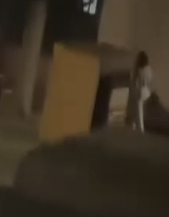 Parkta korku dolu anlar: 15 yaşındaki çocuk polisi görünce boğazına bıçak dayadı - Resim : 3