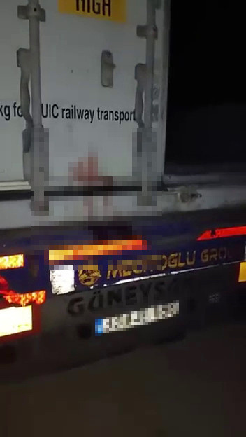 Gümrük Kapısı’nda feci kaza! TIR’ların arasında can verdi - Resim : 3