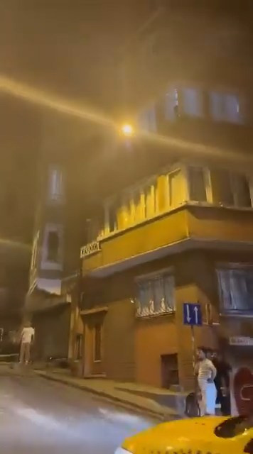 Beyoğlu’nun göbeğine çivili bilyeli bomba bırakıp kaçtılar! Polis motosikletli 2 kişiyi arıyor - Resim : 2