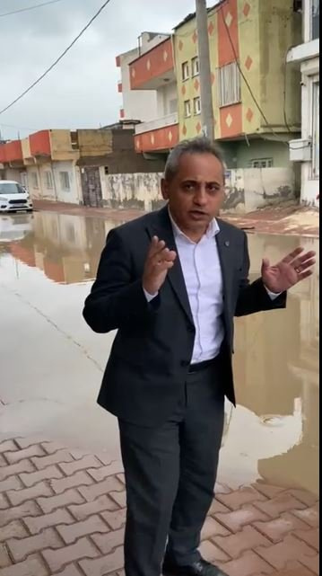Sağanak Yağış Hayatı Felç Etti