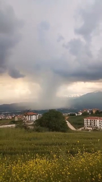Sağanak yağmur kenti esir aldı: Bursa'da yollar göle döndü - Resim : 4