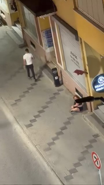 Sokakta sürüklenen kadın çığlık atarak yardım istedi! "Beni öldürecek yardım edin" - Resim : 2