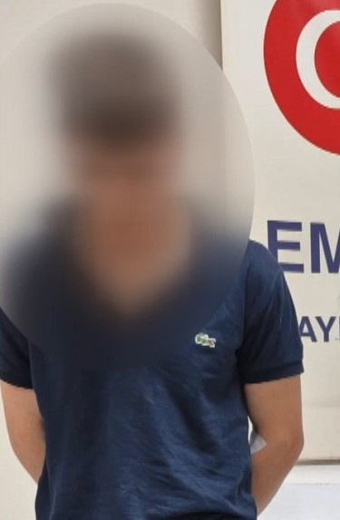 Özel harekat ve çevik kuvvet polislerini sokak ortasında dövüp gasbettiler - Resim : 4