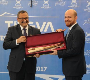 Bilal Erdoğan, Avrupa özentilerine seslendi: Niye bu gavurların peşindeyiz? - Resim : 1