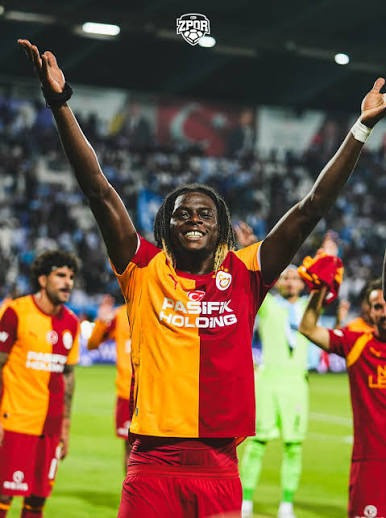 Galatasaray karıştı! Okan Buruk'u tehdit eden futbolcu ortaya çıktı: Dursun Özbek müdahele etsin! - Fotoğraf: 9