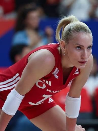 Gizem Örge'nin "Gizemli" hiyakesi: Daha 14'ündeydi halıyla gitti - Fotoğraf: 8