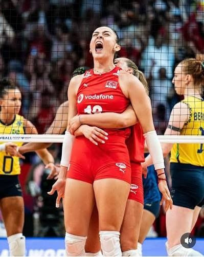 Zehra Güneş'in 16 yaşındaki 1.96'lık veliahtı şimdiden tarihe geçti - Fotoğraf: 2