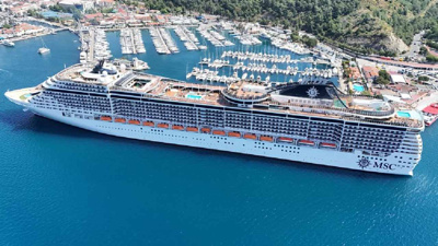 333 metre uzunluğundaki dev gemi ilçeye geldi: Binlerce turist gezmek için limandan ayrıldı