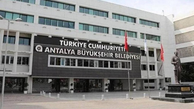 Son Dakika | Antalya Büyükşehir'e yeni operasyon! Üç ilde 25 kişi gözaltında