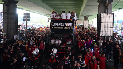 Galatasaray kafilesi şampiyonluk kutlamaları için RAMS Park'ta