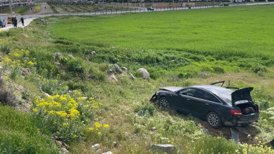 Polisin 'dur' ihtarına aldırış etmedi: Otomobiliyle şarampole yuvarlandı