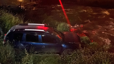 Dereye uçan otomobilini bırakıp gitti