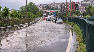 Zonguldak-İstanbul kara yolu su ile doldu! Sürücüler zor anlar yaşadı