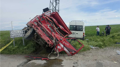 Tarım işçilerini taşıyan minibüs ile kamyonet çarpıştı: 5 yaralı