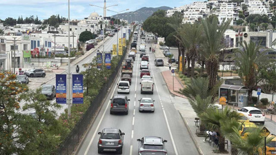 Bodrum'a akın ettiler! 24 saatte 20 bin araç giriş yaptı
