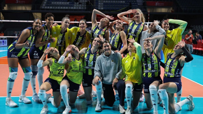 Fenerbahçe'nin yıldızı evlendi: Gelinliği göz kamaştırdı