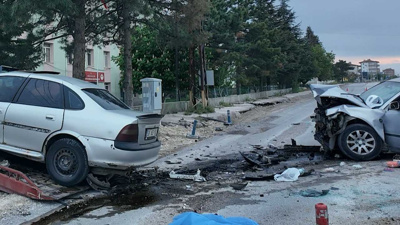 Niğde'de çarpışan otomobiller can aldı