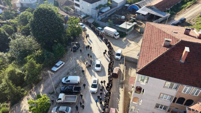Herkes tek sırada bayramlaştı: Kuyruk 1,2 kilometreyi aştı, rekor kırdı