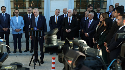 Acun Ilıcalı kupayı kaldırıp geldi: Erdoğan'a bayram namazında eşlik etti