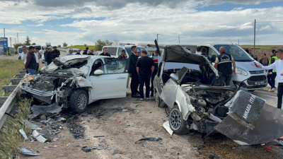 Kırıkkale'de feci kaza: Hurdaya dönen otomobillerde 2 ölü