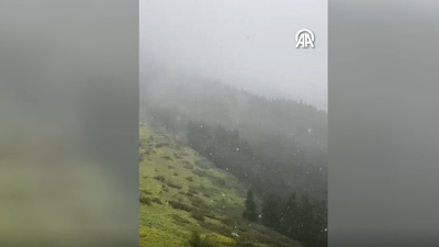 Kastamonu'da yaylalara lapa lapa kar yağdı
