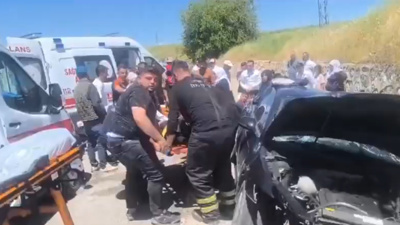 Beton duvara çarparak durabildi: Batman'da kontrolden çıkan araçta 5 yaralı