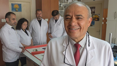 Yeni keşfettiği bitki türüne eşinin adını verdi