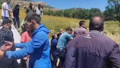 Diyarbakır'da seyir halindeki araca silahlı saldırı: Olay yerinde can verdi