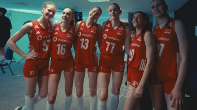 Ve Merve ve Berka ve Dilay ve Aylin ve Yaprak ve Ezel: Sahne sizin kızlar
