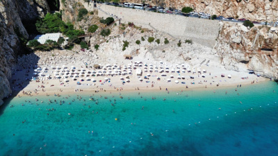 Antalya'nın dünyaca ünlü plajında sigara yasağı