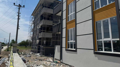 Demir parçalarını almaya çalışırken akıma kapıldı! İşçi 4'üncü kattan düştü