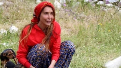 Eski manken Bilun Dohmen Bodrum'daki evini satışa çıkardı! Geliri Özgür Özel’e seçim otobüsü olacak