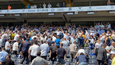 Fenerbahçe kongresi olaylı başladı: Büyük kavga çıktı
