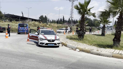 Cezaevi otoparkında kanlı hesaplaşma! Kaçarken kaza yaptılar otomobil çalıp devam ettiler