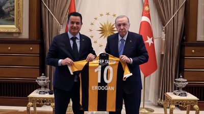 Şampiyon olan Acun Ilıcalı Hull City için Erdoğan'a gitti