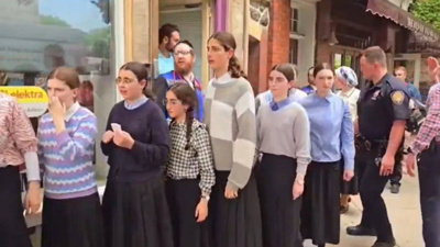 Okul gezisinde akılalmaz olay: 71 kız öğrenci kanalizasyon kapağından çıktı