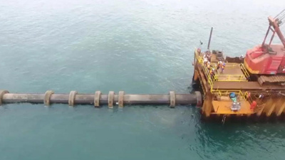 Okyanusun altına 1025 metre uzunluğunda boru hattı yerleştirdiler: Günde 86 milyon litre su üretecek