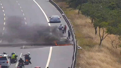 TEM Otoyolu'nda alevler içinde yanan araç trafiği felç etti