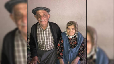 Bir ömrü beraber yaşadılar aynı gün öldüler! 67 yıllık çift göz yaşları ile uğurlandı
