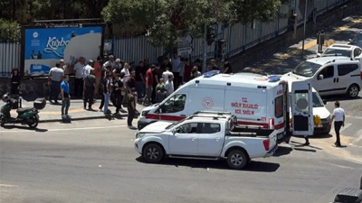 Diyarbakır'da iki araç birbirine girdi