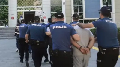10 milyonluk kablo ve elektronik parça çaldılar