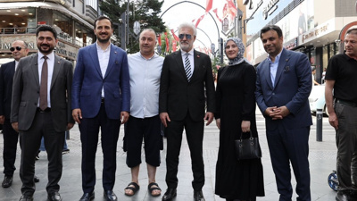 Bakanlık bürokratı Tamer Karadağlı AKP'li yöneticilerle çarşı pazar gezmesine çıktı