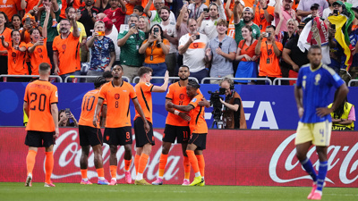 Hollanda İsveç'i farklı geçti