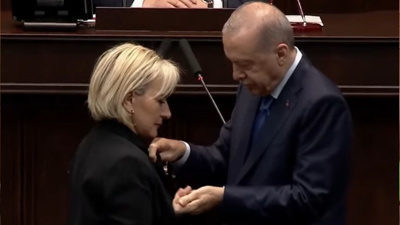 Son Dakika | Nimet Özdemir AKP Grup Toplantısı'nda! "Cumhuriyet kadınıyım" demişti