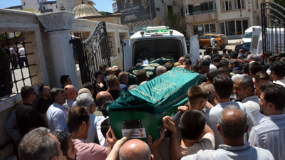 Yanarak ölen 3 engelli kardeş toprağa verildi! 'Gözlerinin önünde feryatlarını duyarak kaybetti'