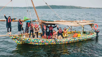 30 bin eski terlikten yelkenli yapıp denize açıldılar