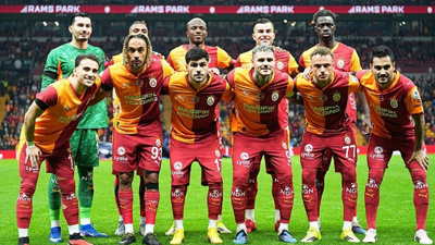 İşte Galatasaray'ın yeni formaları: Ensesindeki yazı dikkat çekti